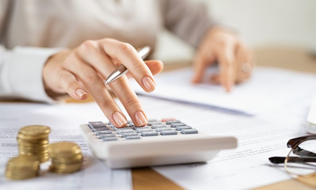 複数業者に見積もりを依頼して比較検討する