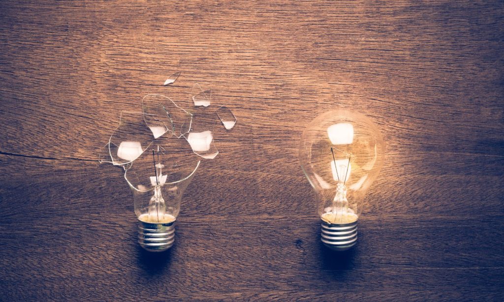 判断軸は成果に見合うかどうか