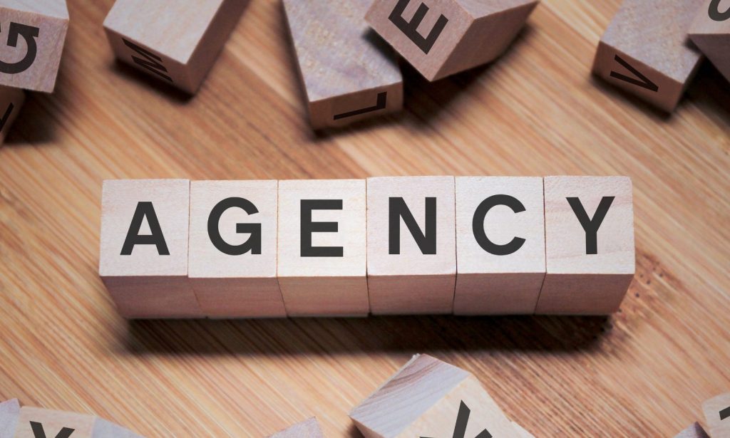 クラウドファンディング代行業者の得意ジャンルと対応プラットフォーム