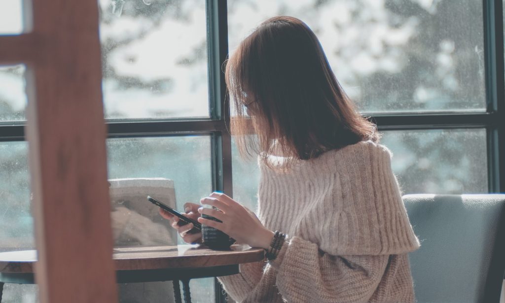 世界観を伝えるページと動画の演出法